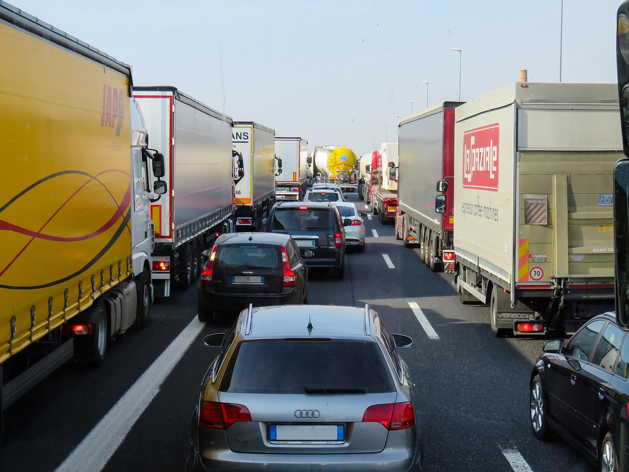 18-Wheeler accidents, highly trafficked road